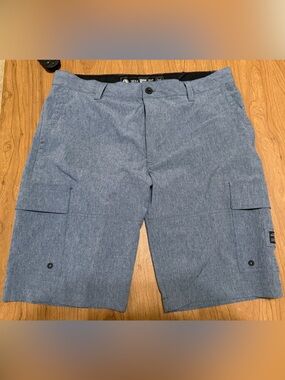 Ocean Current Men's 34” cargo gorpcore Blue Chambray Shorts 11” inseam new